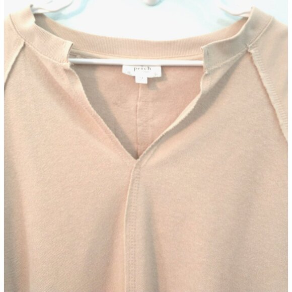 Perch By Blu Pepper Women's Sweatshirt Top Raw Seams Hi Low V Neck Beige - 1X - Picture 2 of 11